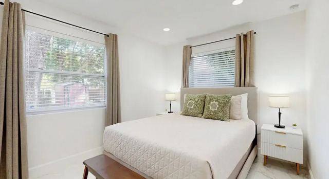 Коттедж Stylish Avondale Home Pet-friendly & Walkable