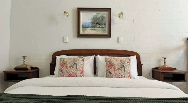 Люкс с балконом Victoria House Motel and Wine Bar