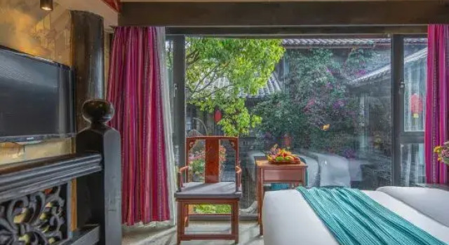Lijiang Ten Courtyard Inn