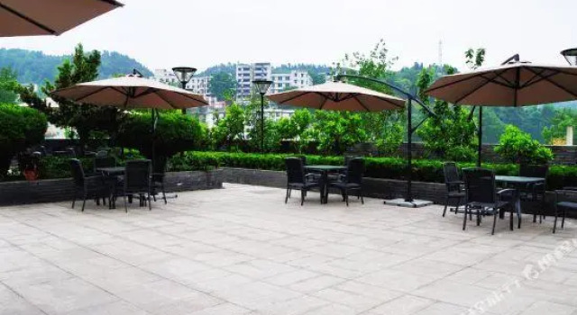 Xiuquanyingyue Hot Spring Garden Hotel