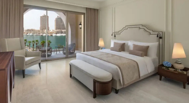 Двухместный люкс c 1 комнатой с балконом и с видом на гавань The St. Regis Marsa Arabia Island, The Pearl Qatar