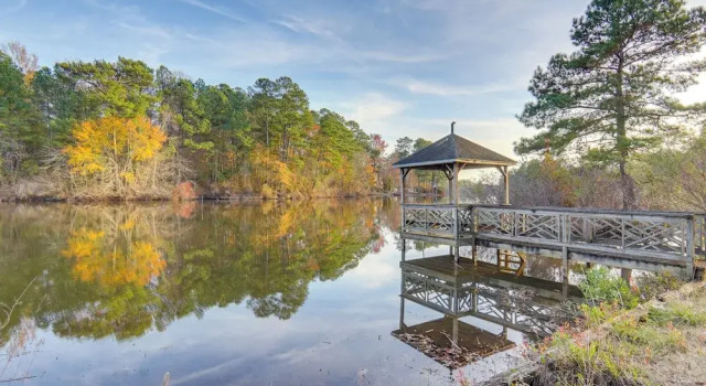 Scenic Studio w/ Dock Access in Fayetteville!