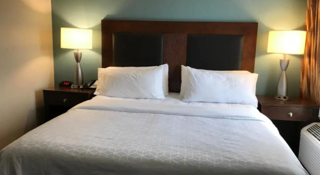 Семейный люкс Holiday Inn Express and Suites St. Cloud by IHG