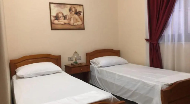 Hotel Pepeto, Rezerwuj Hotel Hotele w Durres County z parkingiem, Parking