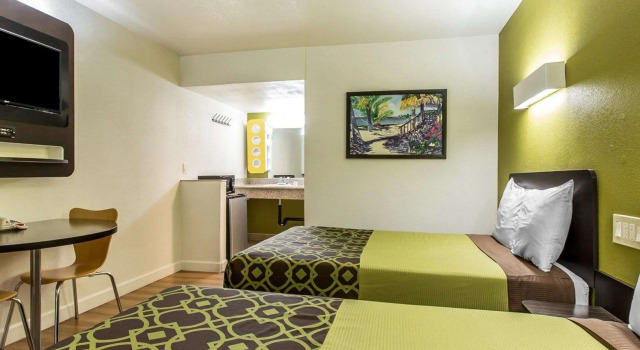 Четырёхместный номер Standard Rodeway Inn Downtown Hanford