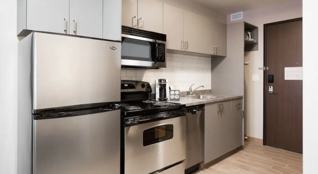 Четырёхместный номер Deluxe Pomeroy Inn & Suites Prince George