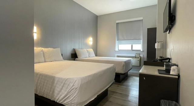 King Hotel Brooklyn Sunset Park, Забронировать Отель Отели Бруклина с парковкой, рядом с 36-я стрит (линия 4-й авеню дивизиона "Би-Эм-Ти"), Парковка