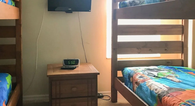 7 Bed 8535