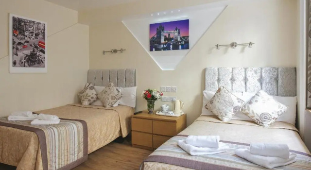 Четырёхместный номер Standard Linden House Hotel