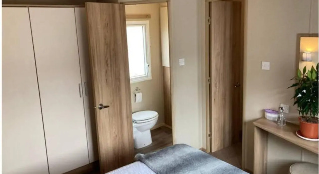 Luxury 2 Bedroom Holiday Home on Beachside Park