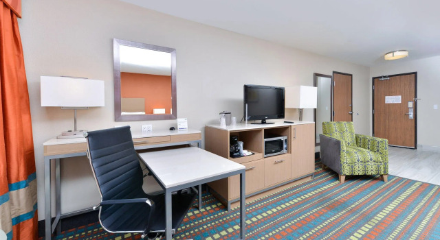 Четырёхместный номер Standard Holiday Inn Express Albuquerque N - Bernalillo by IHG