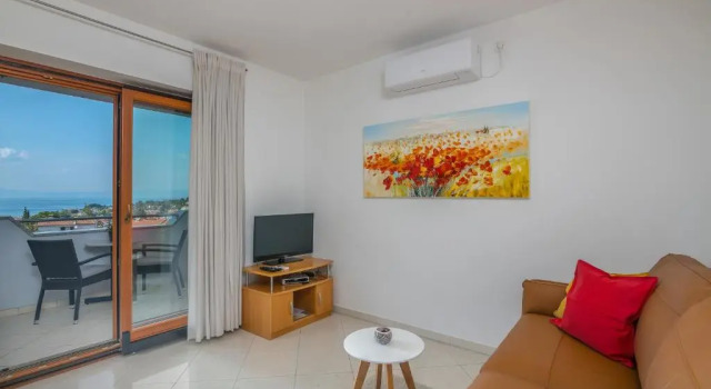 Апартаменты с балконом и с видом на море Apartments Kvarner