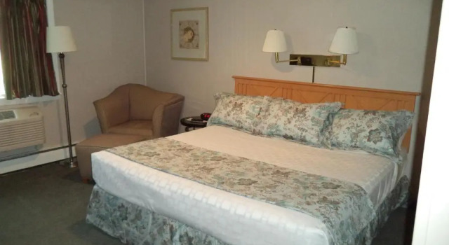 Номер Standard Colonial Valley Motel