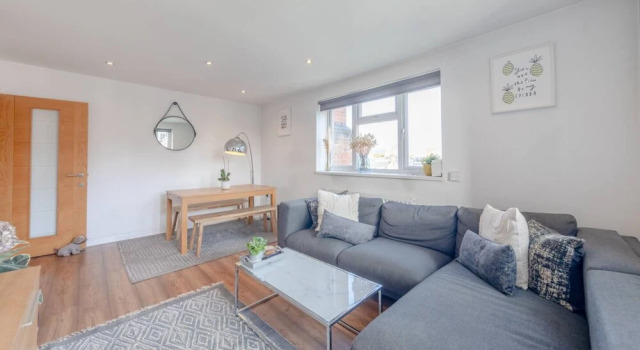 Modern 2 Bedroom Flat in Hoxton, Забронировать Отель Хокни Лондон, рядом с Железнодорожная станция Олд-Стрит