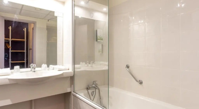 Номер Standard Brit Hotel Montpellier Parc Expo