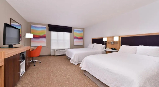Четырёхместный номер Standard Hampton Inn & Suites by Hilton Plymouth