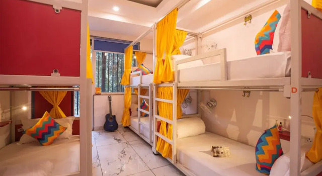 Кровать в общем номере (женский номер) с балконом goSTOPS Gurugram, Baani Square PLUS - Private Rooms & Dorms