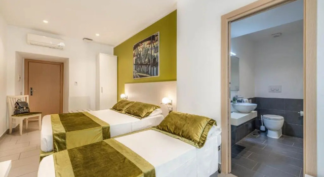 Трёхместный номер Trevi Palace Hotel