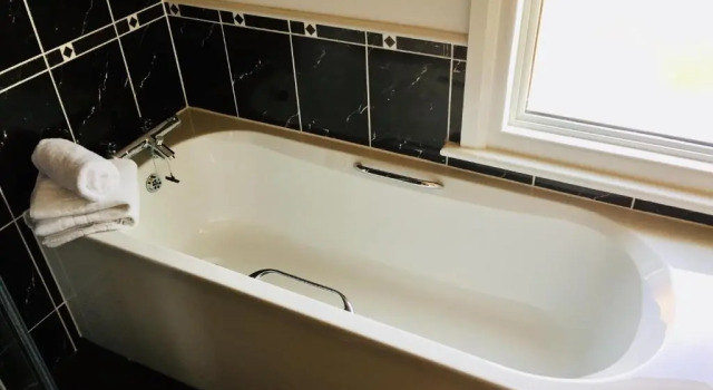 Коттедж The Salisbury I Self-contained Large Executive House with Great Living Space & Courtyard