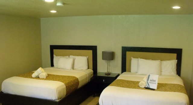 Четырёхместный номер Deluxe CCBC Resort Hotel - A Gay Mens Resort