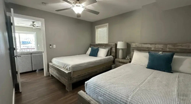 Our Cove Retreat - Perfect for Swimming, Tanning & Prime Location Fun!, Book Lejlighed Lake Ozark USA