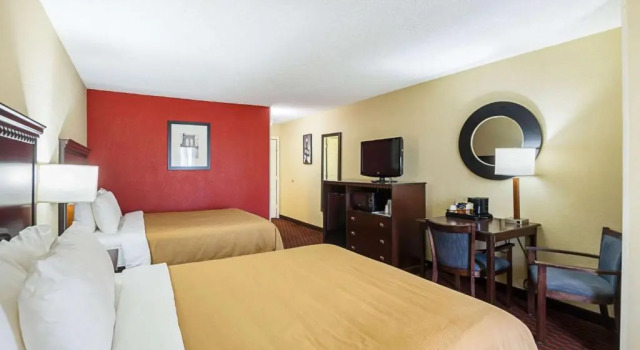 Четырёхместный номер Standard Цокольный этаж Quality Inn & Suites Hagerstown