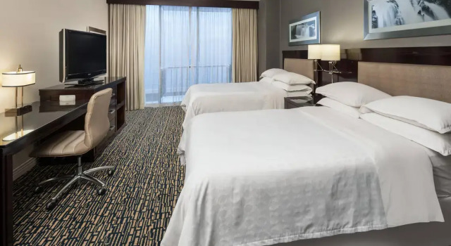 Четырёхместный номер Standard Sheraton Salt Lake City