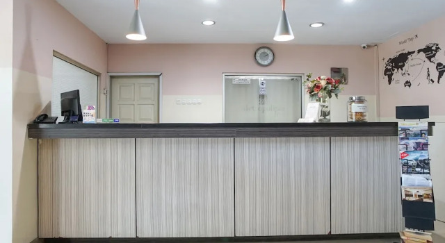 Metropolitan Inn, Book Hotel Hotels in Sulawesi with Parking, Parking