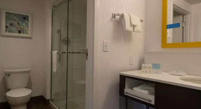 Четырёхместный люкс Hampton Inn & Suites Ocean City West