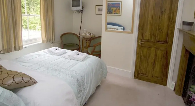 The Gatwick Grove Guest House, Забронировать Гостевой дом Копторн Великобритания
