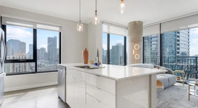 Коттедж Group Hub 3 Designer 2BR Steps to Mag Mile