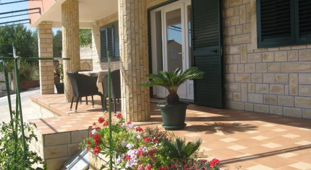 Апартаменты Apartments Hari Tisno