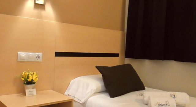 Одноместный номер Standard Hostal Live Natura Barcelona