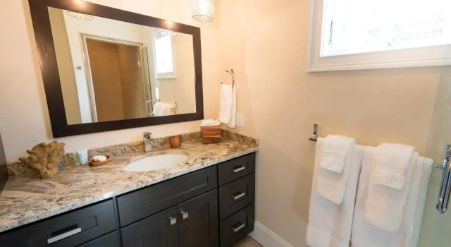 Апартаменты The Newport Lofts - 617 Thames Street