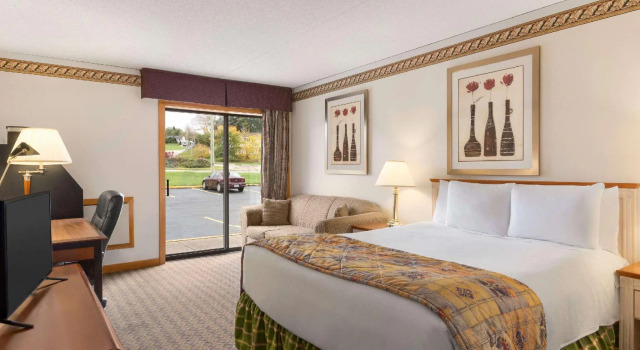 Двухместный номер Standard Travelodge by Wyndham Owen Sound ON