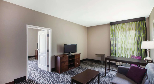 Двухместный люкс c 1 комнатой La Quinta by Wyndham Baton Rouge Denham Springs