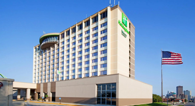 Holiday Inn Des Moines-Downtown-Mercy Campus by IHG, Забронировать Отель Де-Мойн Айова, рядом с Мост достижений женщин в Айове