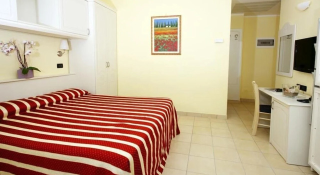 Четырёхместный номер Standard с балконом Hotel Baia