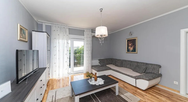 Stunning Apartment in Kastel Kambelovac With 3 Bedrooms and Wifi, Rezerwuj Apartament Hotele w Split-Dalmatia County z parkingiem, Parking