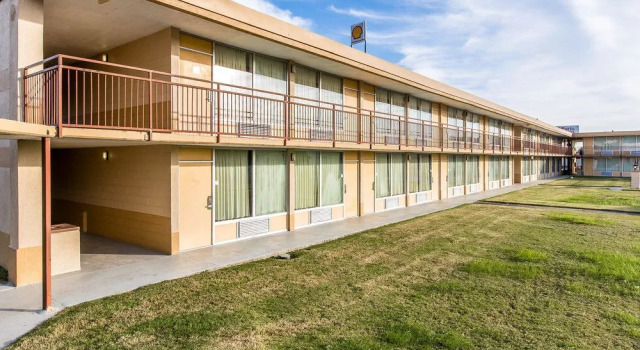 Days Inn Calhoun, Book Hotel Hoteller i Calhoun med pool, Swimmingpool
