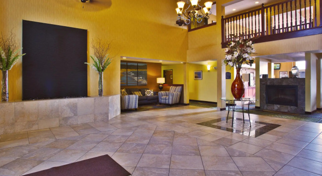 Holiday Inn Express Hotel & Suites Petoskey, an IHG Hotel, Prenota Hotel Petoskey 