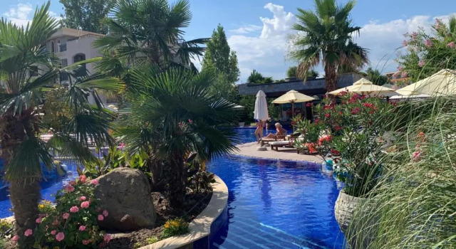 Luxury Orchid apartment with a garden in a private hotel complex Cascadas Bulgaria, Забронировать Апартаменты/квартира Отели области Бургас с бассейном, Бассейн