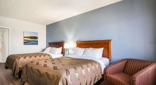 Четырёхместный номер Standard с видом на озеро Quality Inn - On The Lake Clarksville-Boydton