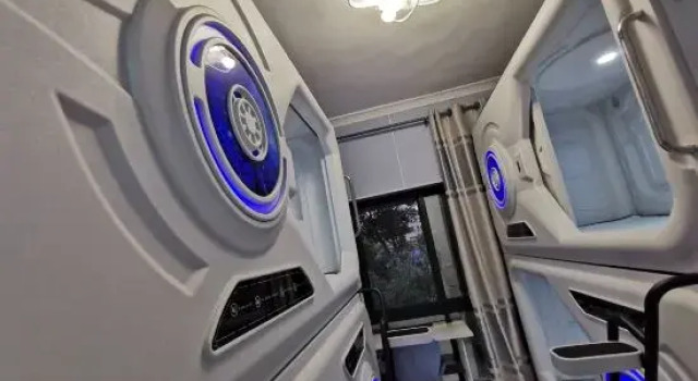 Капсула Deluxe Blue coast  chinese artistic international Youth Hostel