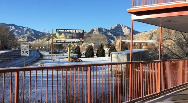 Четырёхместный номер Standard Parkview Inn Motel