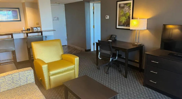 Люкс La Quinta by Wyndham Denver Englewood Tech Ctr