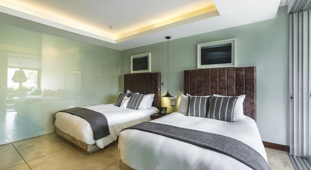 Четырёхместный номер Standard с балконом The Charlee Hotel