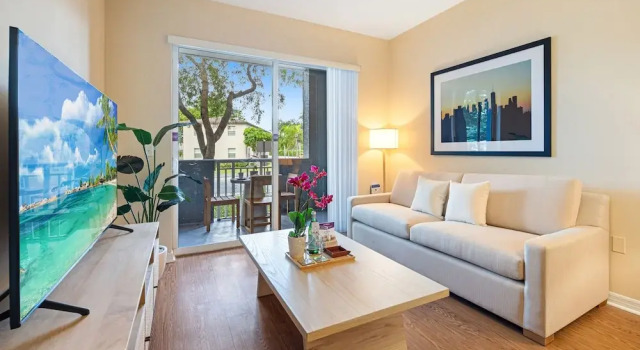 Апартаменты Dharma Home Suites South Miami at Red Road Commons