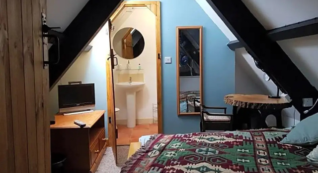 James John Hamilton House and backpacker hostel, Забронировать Хостел Фишгард Пембрукшир