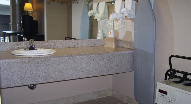 Mobility Accessible номер Super 8 by Wyndham San Antonio Downtown/Alamo